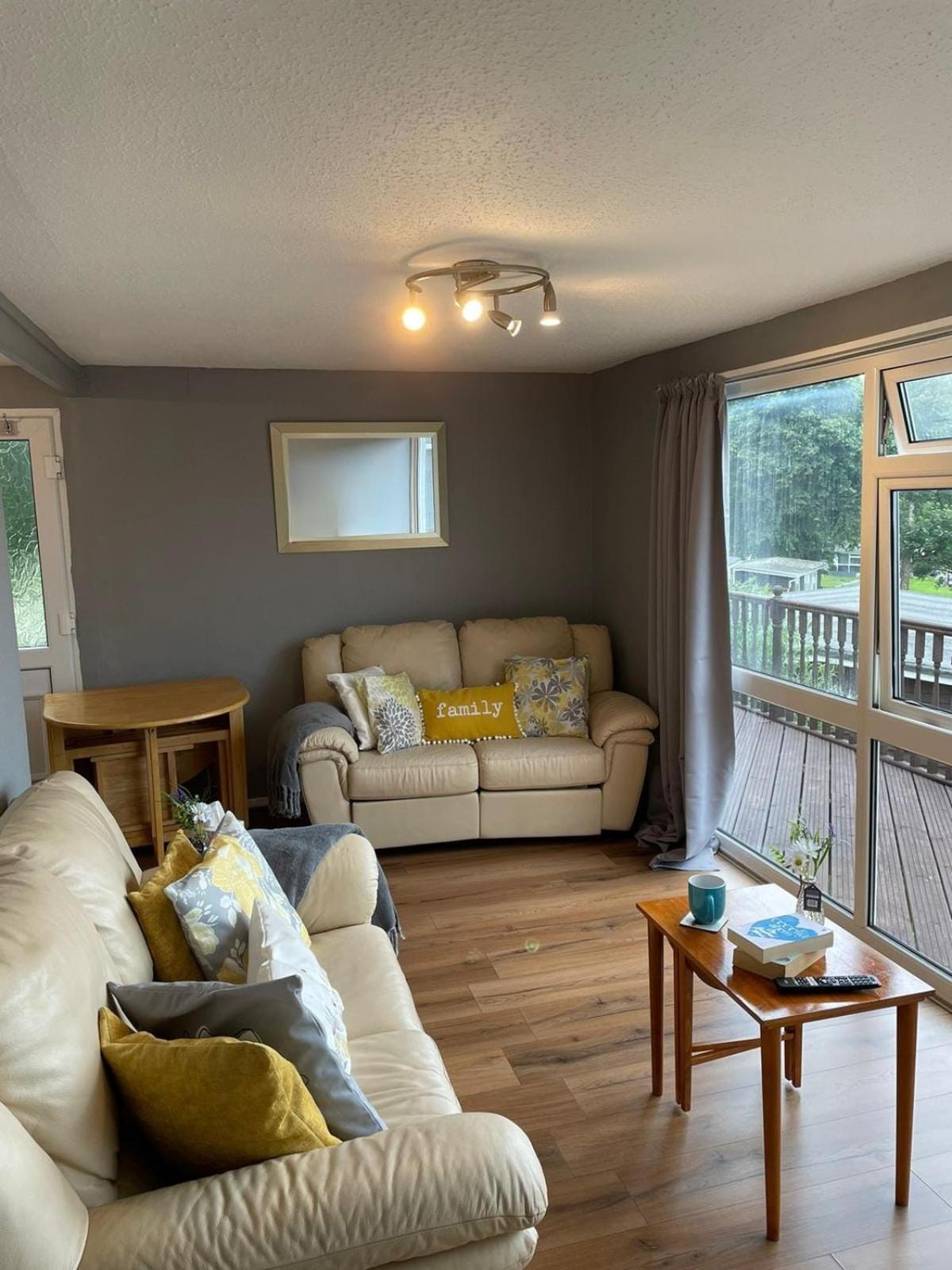 180 River View Cabin Caeathro Екстер'єр фото